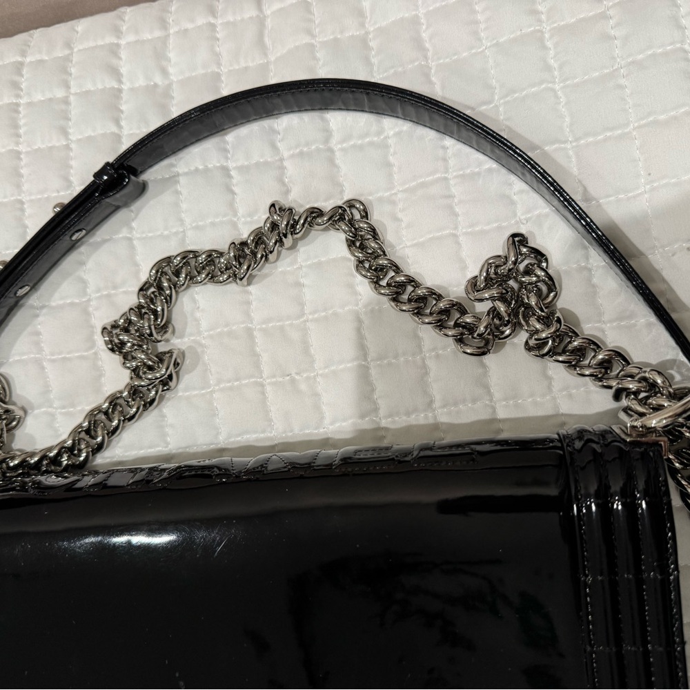 CHANEL black patent boy bag with silver hardware . - Picture 15 of 15